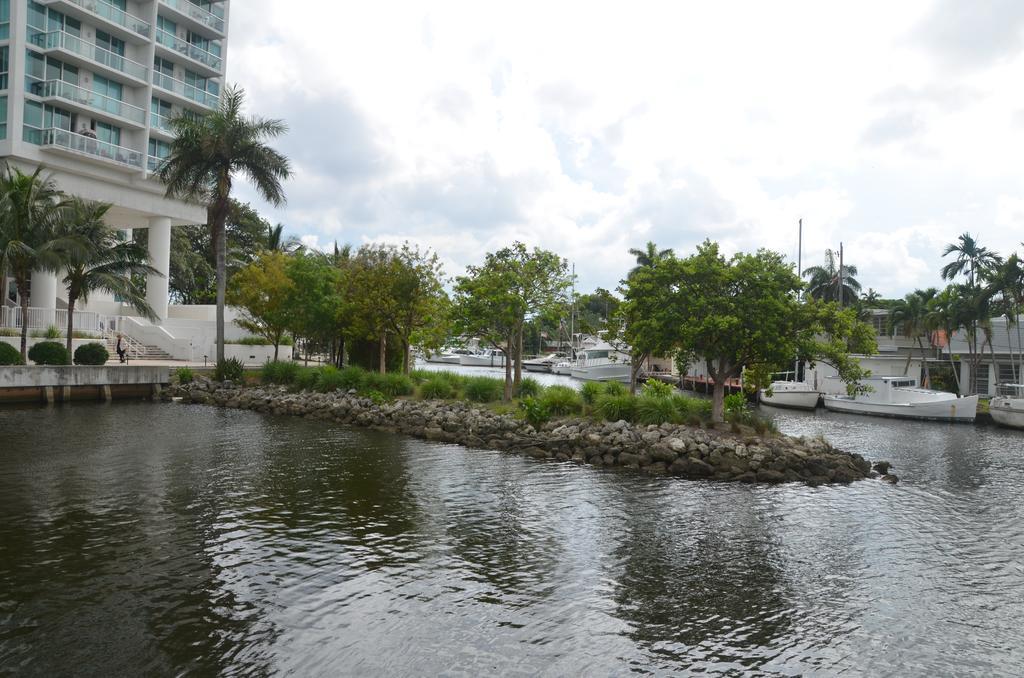 Riviera Apartments At Marina & Tower Miami Exterior photo