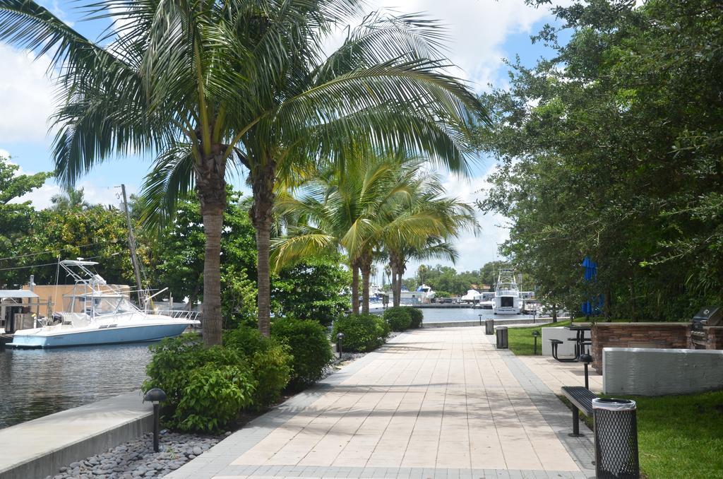 Riviera Apartments At Marina & Tower Miami Exterior photo